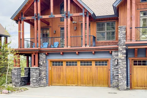 Luxurious Townhome w/ 3BR & Loft + Private Hot Tub
