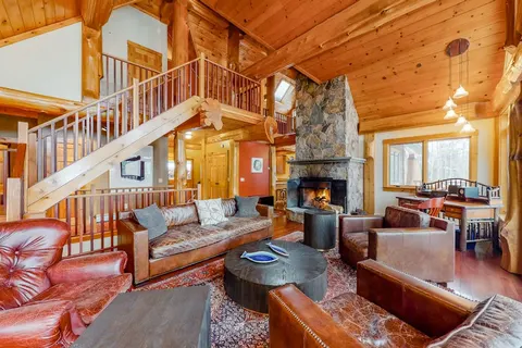 Expansive 5BR Mountainview | Chef's Kitchen