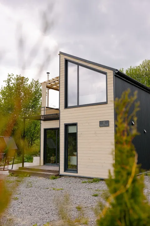 Mirest. Whisper Cottage with a Jacuzzi tub