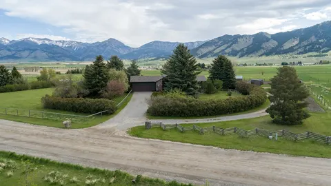 Mountain Views 5BR Retreat near Bozeman