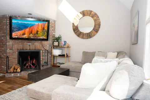 Snow Tire Manor: 2BR/2BA