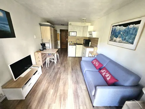 Studio with balcony and parking facing the slopes