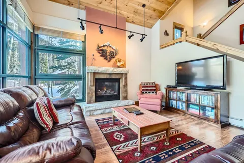 Mountain Elegance: 3-Bed, 2.5-Bath Ski Tip