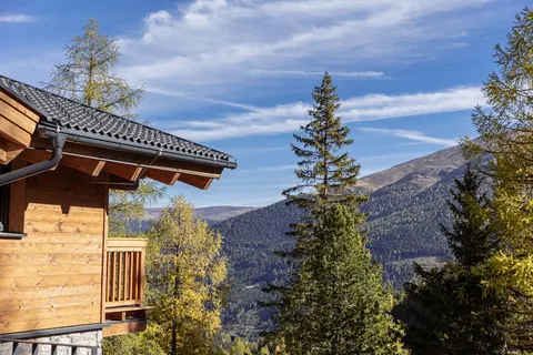 Vacation home for up to 8 people & hot tub