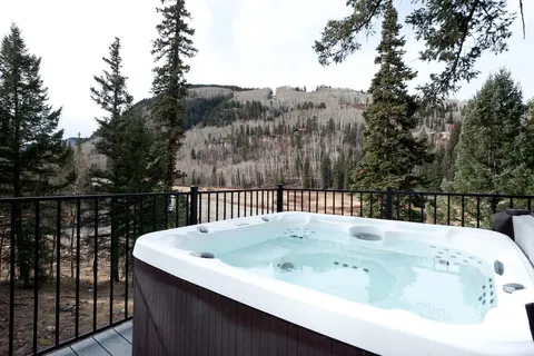 Great Outdoor Space/Views/Hot Tub/Pet Friendly/Acr
