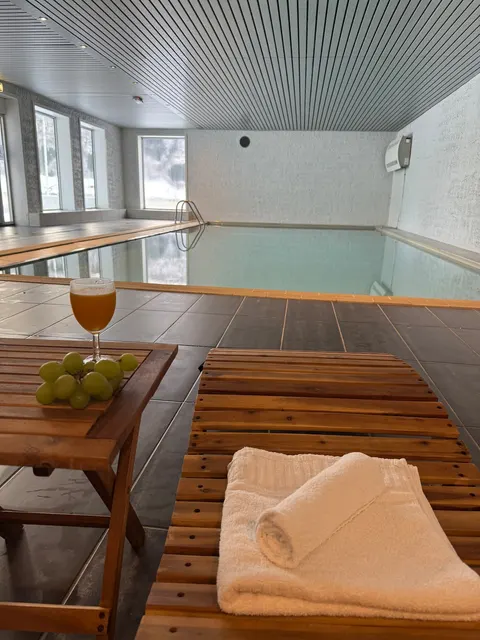 Resort by the Lake · Pool & Sauna · EV- Charger