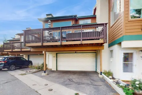 Spacious 3BR Mountainview | Balcony | Pool