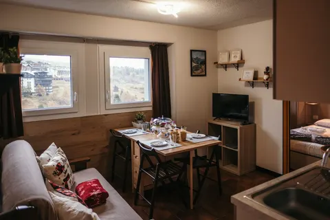 Retreat with a view of the Alps, 300 meters from the ski slopes.