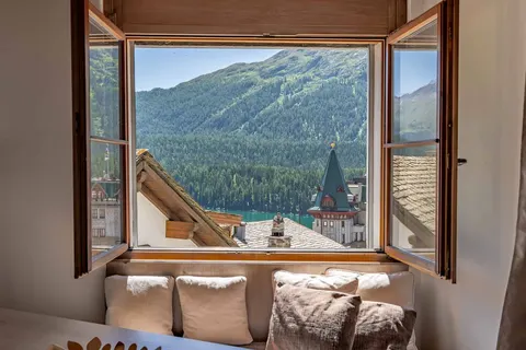 St. Moritz • 200 m² of luxury • Downtown • Lake view