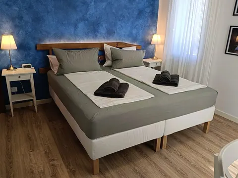 Julia 81 Rooms - Entire Accommodation