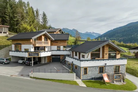 Vacation home for up to 16 people - Chic & Cozy