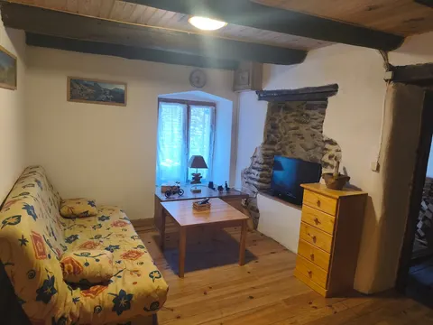 apartment sleeps 6