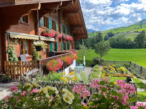 Alpine Chalet Spiher Vacation Rental/Studio