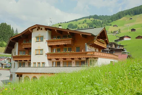 Aparthotel Dorfplatzl Garni Apartments & B&B