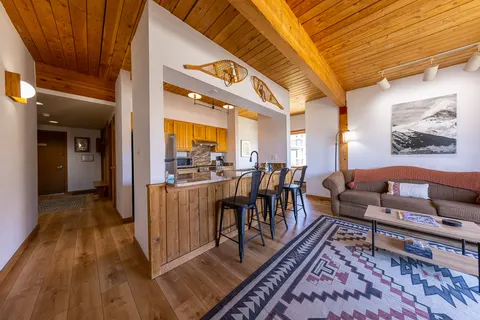 Wood Creek Condo | 2 Bedroom | Shared Hot Tub | Mtn Vew | Balcony | Parking