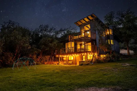 Riverfront 5BR Chalet HotTub & Game Room Sleeps 12