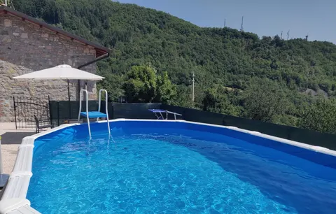 3 Bedroom Village House with Private Pool in Garfagnana - restaurant nearby