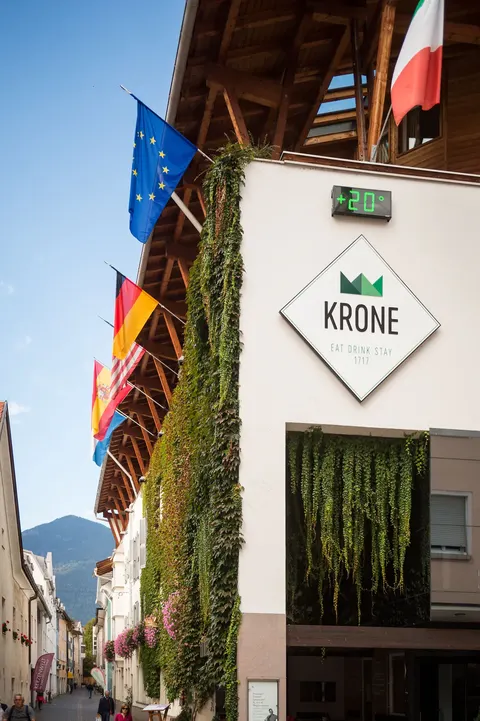 KRONE eat drink stay