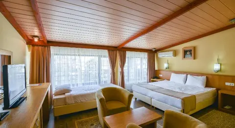Hotel Lirak