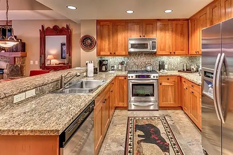 Tahoe Mountain Lodging