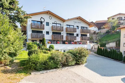 Lapis Monti Apartments & Suites