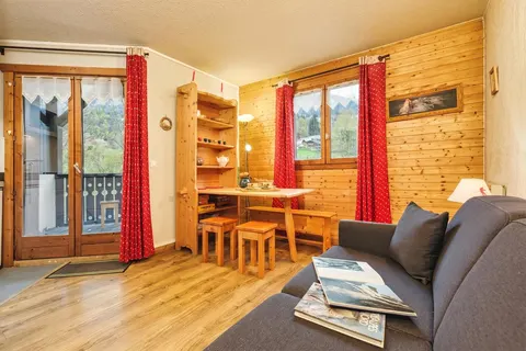 Apt DryadesD92 Near Lift: Duplex, Views, Balcony, Sleeps 5 - Happy Rentals