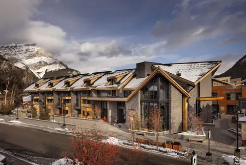 Peaks Hotel and Suites