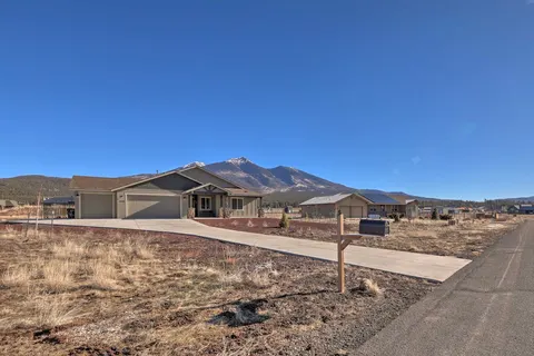 Flagstaff Home w/ Views - Near Arizona Snowbowl!