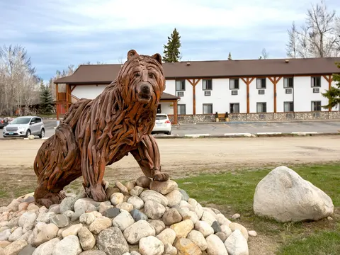 Beartooth Hideaway Inn & Cabins
