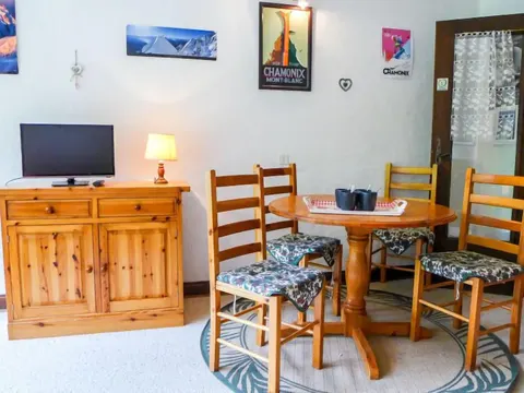 Apartment Les Pècles by Interhome