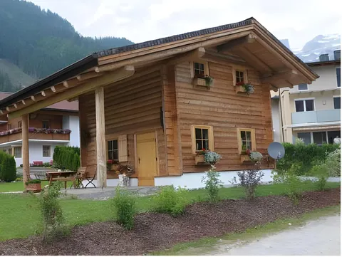 Almchalet Alpenflora