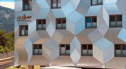 Cubo Sport & Art Hotel