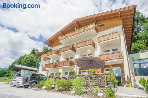 Praga Apartments & Restaurant Zell am See-Kaprun