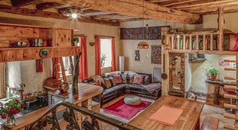 The Dragon Barn - Studio