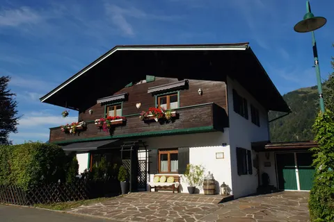 Holiday apartment with sauna, garden & BBQ