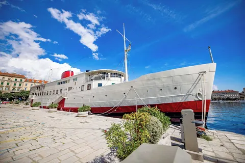 Botel Marina