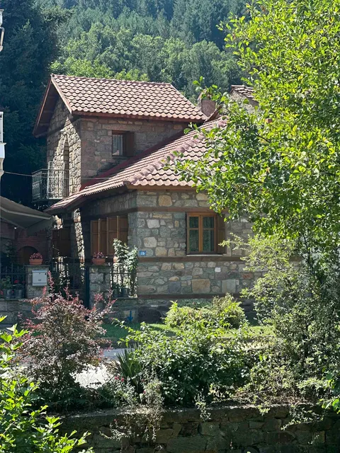 Urban River House