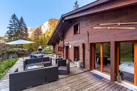Charming Little Chalet for 6 People & Free Ski Lockers