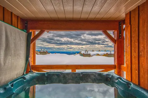 3 BR 3 Bath ski in ski out with private hot tub