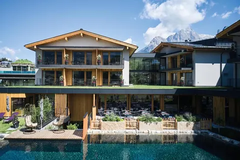 Wellness und Brunch Hotel MorgenZeit beheizter Naturteich Genuss Frühstück bis 13 Uhr Hochkönig Sommercard