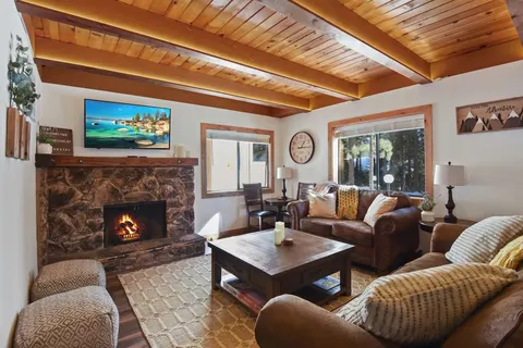 Stunning, Luxurious, Clean & Cozy Tahoe Chalet