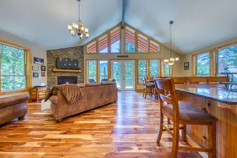Charming home with hot tub fireplace & W&D - in great Government Camp location