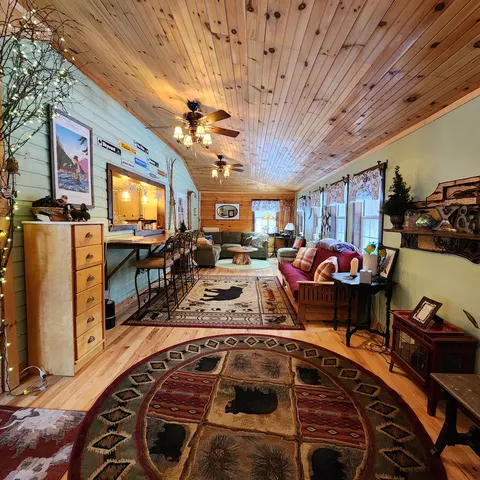 Cozy Cabin 2 miles from Whiteface mtn and close to Lake Placid
