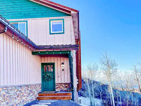 Modern Cozy Home at Powderhorn Mountain Resort with AMENITIES