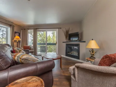 Condo w/private balcony, fireplace and great location - Stillwater Family Retreat