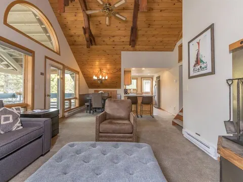 Condo w/beautiful fireplace, stunning views and great location - Stillwater Family Lodge