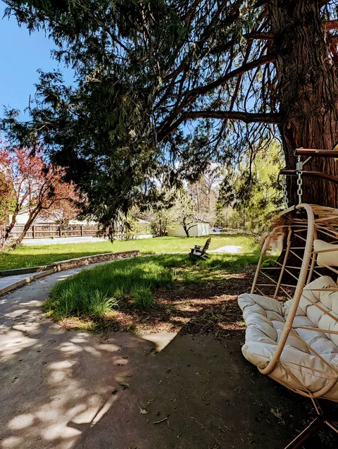 4BR Cottage Downtown fenced w/views