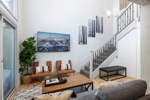 HUGE Modern Downtown Aspen Loft - 3br/2ba!