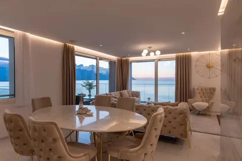 Sunset Home, Luxury Lake Front Apartment