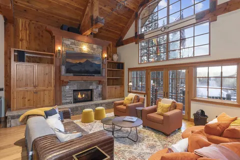 Private Ski in/out Lodge! Hot Tub, 2 King En Suites, Stunning Views
